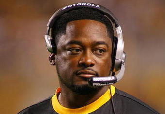 PITTSBURGH - AUGUST 13:  Head Coach Mike Tomlin of the Pittsburgh Steelers watches from the sidelines during the preseason NFL game against the Arizona Cardinals at Heinz Field on August 13, 2009 in Pittsburgh, Pennsylvania.  The Steelers won 20-10.  (Photo by Rick Stewart/Getty Images)