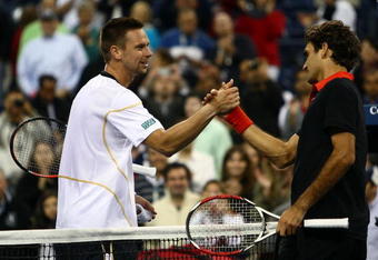 NEW YORK - SEPTEMBER 09:  Roger Federer (L) of Switzerland shakes hands with Robin Soderling of Sweden after defeating Soderling during day ten of the 2009 U.S. Open at the USTA Billie Jean King National Tennis Center on September 9, 2009 in the Flushing neighborhood of the Queens borough of New York City.  (Photo by Chris McGrath/Getty Images)