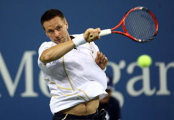 NEW YORK - SEPTEMBER 09:  Robin Soderling of Sweden returns a shot against Roger Federer of Switzerland during day ten of the 2009 U.S. Open at the USTA Billie Jean King National Tennis Center on September 9, 2009 in the Flushing neighborhood of the Queens borough of New York City.  (Photo by Chris McGrath/Getty Images)