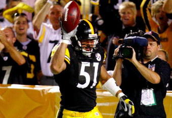 PITTSBURGH - AUGUST 29:  Linebacker James Farrior #51 of the Pittsburgh Steelers celebrates his touchdown after making a interception in the second quarter during the game against the Buffalo Bills at Heinz Field on August 29, 2009 in Pittsburgh, Pennsylvania. (Photo by Gregory Shamus/Getty Images)