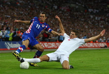 LONDON, ENGLAND - SEPTEMBER 09:  Steven Gerrard of England challenges Darijo Srna of Croatia during the FIFA 2010 World Cup Group 6 Qualifying match between England and Croatia at Wembley Stadium on September 9, 2009 in London, England.  (Photo by Jamie McDonald/Getty Images)