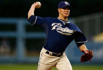 LOS ANGELES, CA - MAY 01:  Jake Peavy #44 of the San Diego Padres throws a pitch against the Los Angeles Dodgers at Dodger Stadium on May 1, 2009 in Los Angeles, California. The Dodgers defeated the Padres 1-0.  (Photo by Jeff Gross/Getty Images)