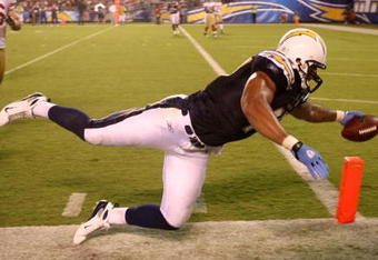 SAN DIEGO - SEPTEMBER 04:  Tight end Kory Sperry #48 of the San Diego Chargers reaches to get the ball over the goal line as he scores on a fifteen yard touchdown reception against the San Francisco 49ers on September 4, 2009 at Qualcomm Stadium in San Diego, California.   The Chargers won 26-7.  (Photo by Stephen Dunn/Getty Images)