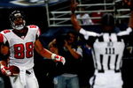 ST. LOUIS, MO - AUGUST 21:  Tight end Tony Gonzalez #88 of the Atlanta Falcons scores a touchdown in the first quarter against the St. Louis Rams during the preseason game at the Edward Jones Dome on August 21, 2009 in St. Louis, Missouri. (Photo by Dilip Vishwanat/Getty Images)