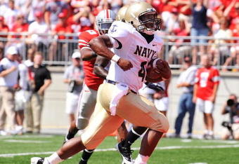 COLUMBUS, OH - SEPTEMBER 05:  Quarterback Ricky Dobbs #4 of the Navy Midshipmen scores a touchdown against the Ohio State Buckeyes in the first quarter at Ohio Stadium on September 5, 2009 in Columbus, Ohio.  (Photo by Jamie Sabau/Getty Images)