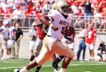 COLUMBUS, OH - SEPTEMBER 05:  Quarterback Ricky Dobbs #4 of the Navy Midshipmen scores a touchdown against the Ohio State Buckeyes in the first quarter at Ohio Stadium on September 5, 2009 in Columbus, Ohio.  (Photo by Jamie Sabau/Getty Images)