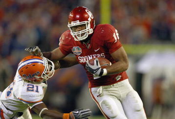 MIAMI - JANUARY 08:  Jermaine Gresham #18 of the Oklahoma Sooners carries the ball against Major Wright #21 of the Florida Gators during the FedEx BCS National Championship Game at Dolphin Stadium on January 8, 2009 in Miami, Florida.  (Photo by Donald Miralle/Getty Images)