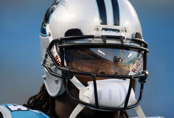 CHARLOTTE, NC - AUGUST 29: Running back DeAngelo Williams #34 of the Carolina Panthers stands on the field prior to their game against the Baltimore Ravens at Bank of America Stadium on August 29, 2009 in Charlotte, North Carolina. (Photo by Streeter Lecka/Getty Images)