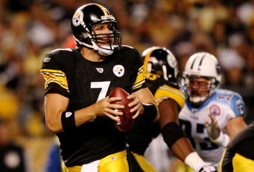 PITTSBURGH - SEPTEMBER 10:  Quarterback Ben Roethlisberger #7 of the Pittsburgh Steelers looks to pass the ball during the first half of the NFL season opener against the Tennessee Titans at Heinz Field on September 10, 2009 in Pittsburgh, Pennsylvania.(Photo by Elsa/Getty Images)