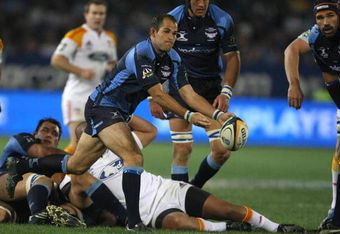 PRETORIA, SOUTH AFRICA - MAY 30:   Fourie du Preez during the Super 14 final match between Vodacom Bulls and Chiefs at Loftus Versfeld Stadium on May 30, 2009 in Pretoria, South Africa. (Photo by Lefty Shivambu/Gallo Images/Getty Images)