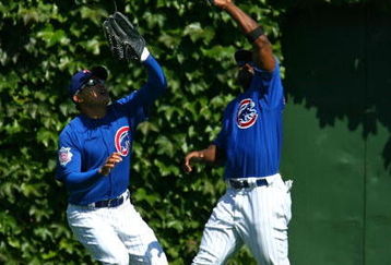 CHICAGO - AUGUST 30: Milton Bradley #21 and Kosuke Fukudome #1 of the Chicago Cubs avoid a collision as Bradley makes the catch against the New York Mets on August 30, 2009 at Wrigley Field in Chicago, Illinois. (Photo by Jonathan Daniel/Getty Images)