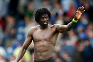 PORTSMOUTH, ENGLAND - AUGUST 30:  Emmanuel Adebayor of Manchester City waves to the fans at the end of the Barclays Premier League match between Portsmouth and Manchester City at Fratton Park on August 30, 2009 in Portsmouth, England.  (Photo by Phil Cole/Getty Images)