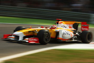 MONZA, ITALY - SEPTEMBER 11:  Fernando Alonso of Spain and Renault drives during practice for the Italian Formula One Grand Prix at the Autodromo Nazionale di Monza on September 11, 2009 in Monza, Italy.  (Photo by Clive Rose/Getty Images)