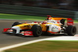 MONZA, ITALY - SEPTEMBER 11:  Fernando Alonso of Spain and Renault drives during practice for the Italian Formula One Grand Prix at the Autodromo Nazionale di Monza on September 11, 2009 in Monza, Italy.  (Photo by Clive Rose/Getty Images)