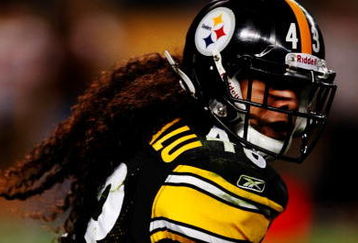 PITTSBURGH - SEPTEMBER 10:  Troy Polamalu #43 of the Pittsburgh Steelers runs with the ball against the Tennessee Titans during the game at Heinz Field on September 10, 2009 in Pittsburgh, Pennsylvania. (Photo by Scott Boehm/Getty Images)
