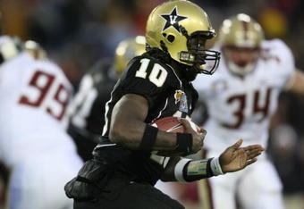 NASHVILLE, TN - DECEMBER 31:  Larry Smith #10 of the Vanderbilt Commodores carries the ball against the Boston College Eagles during the Gaylord Hotels Music City Bowl at LP Field on December 31, 2008 in Nashville, Tennessee.  (Photo by Andy Lyons/Getty Images)