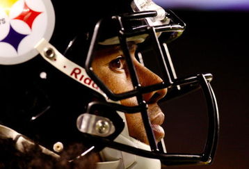 PITTSBURGH - AUGUST 29: Safety Troy Polamalu #43 of the Pittsburgh Steelers watches the action during the game against the Buffalo Bills at Heinz Field on August 29, 2009 in Pittsburgh, Pennsylvania. (Photo by Gregory Shamus/Getty Images)