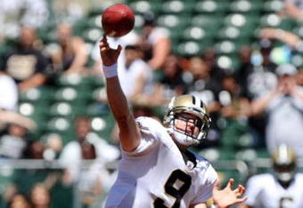 OAKLAND, CA - AUGUST 29:  Quarterback Drew Brees #9 of the New Orleans Saints passes during the preseason game against the Oakland Raiders at Oakland-Alameda County Coliseum on August 29, 2009 in Oakland, California. (Photo by Jed Jacobsohn/Getty Images)