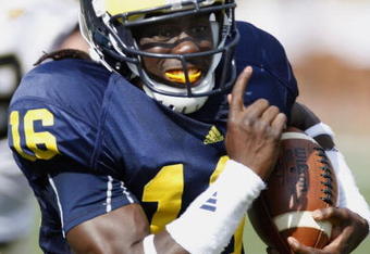 ANN ARBOR, MI - SEPTEMBER 05:  Denard Robinson #16 of the Michigan Wolverines runs for a first quarter touchdown while playing the Western Michigan Broncos on September 5, 2009 at Michigan Stadium in Ann Arbor, Michigan.  (Photo by Gregory Shamus/Getty Images)