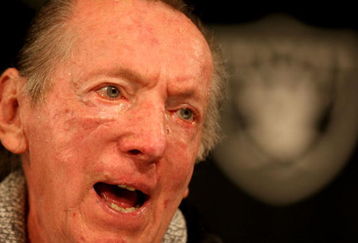 ALAMEDA, CA - SEPTEMBER 30:  Oakland Raiders owner Al Davis speaks during a press conference to announce the firing of head coach Lane Kiffin of the Oakland Raiders at thier training facility on Septemer 30, 2008 in Alameda, California.  (Photo by Jed Jacobsohn/Getty Images)