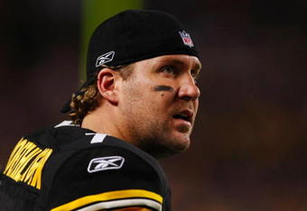 PITTSBURGH - SEPTEMBER 10:  Ben Roethlisberger #7 of the Pittsburgh Steelers looks on from the bench during their game against the Tennessee Titans at Heinz Field on September 10, 2009 in Pittsburgh, Pennsylvania. (Photo by Scott Boehm/Getty Images)