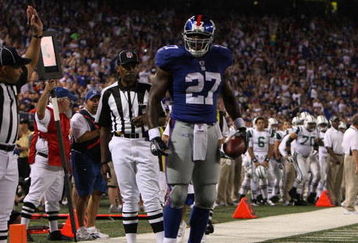 EAST RUTHERFORD, NJ - AUGUST 29:  Running back Brandon Jacobs #27 of the New York Giants celebrates after rushing for a touch down in the first quarter against the New York Jets during the preseason game at Giants Stadium on August 29, 2009 in East Rutherford, New Jersey.  (Photo by Jim McIsaac/Getty Images)