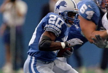 13 Sep 1998:  Running back Barry Sanders #20 of the Detroit Lions in action during the game against the Cincinnati Bengals at the Pontiac Silverdome in Pontiac, Michigan. The Bengals defeated the Lions 34-28. Mandatory Credit: Vincent Laforet  /Allsport