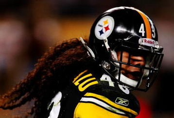 PITTSBURGH - SEPTEMBER 10:  Troy Polamalu #43 of the Pittsburgh Steelers runs with the ball against the Tennessee Titans during the game at Heinz Field on September 10, 2009 in Pittsburgh, Pennsylvania. (Photo by Scott Boehm/Getty Images)