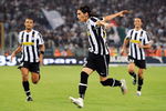 ROME - SEPTEMBER 12:  Martin Caceres (C) of Juventus celebrates with his team mates after scoring the opeing goal during the Serie A match between Lazio and Juventus at Stadio Olimpico on September 12, 2009 in Rome, Italy.  (Photo by Giuseppe Bellini/Getty Images)
