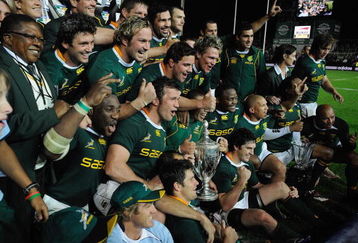 HAMILTON, NEW ZEALAND - SEPTEMBER 12:  The Springboks celebrate with the Tri-Nations Trophy and Freedom Cup following their win in the Tri Nations Test between the New Zealand All Blacks and South African Springboks at Waikato Stadium on September 12, 2009 in Hamilton, New Zealand. on September 12, 2009 in Hamilton, New Zealand.  (Photo by Ross Land/Getty Images)