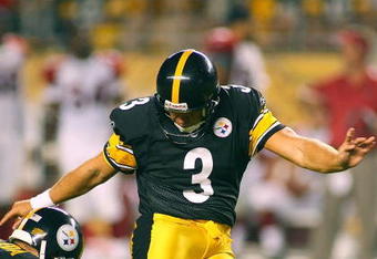 PITTSBURGH - AUGUST 13:  Jeff Reed #3 of the Pittsburgh Steelers kicks a 50-yard field goal in the first half during a preseason NFL game against the Arizona Cardinals  on August 13, 2009 at Heinz Field in Pittsburgh, Pennsylvania.  (Photo by Rick Stewart/Getty Images)
