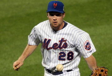 NEW YORK - AUGUST 19:  Daniel Murphy #28 of the New York Mets fields the ball against the Atlanta Braves on August 19, 2009 at Citi Field in the Flushing neighborhood of the Queens borough of New York City.  (Photo by Jim McIsaac/Getty Images)