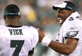 PHILADELPHIA, PA - AUGUST 27:  Michael Vick #7 and Donovan McNabb #5 of the Philadelphia Eagles share a laugh at the end of the preseason game against the Jacksonville Jaguars at Lincoln Financial Field on August 27, 2009 in Philadelphia, Pennsylvania.  (Photo by Jim McIsaac/Getty Images)