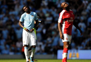MANCHESTER, ENGLAND - SEPTEMBER 12:  Emmanuel Adebayor of Manchester and William Gallas of Arsenal prepare for the Barclays Premier League match between Manchester City and Arsenal at the City of Manchester Stadium on September 12, 2009 in Manchester, England.  (Photo by Shaun Botterill/Getty Images)