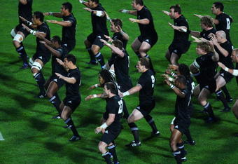 HAMILTON, NEW ZEALAND - SEPTEMBER 12: The All Blacks perform the haka during the Tri Nations Test between the New Zealand All Blacks and South African Springboks at Waikato Stadium on September 12, 2009 in Hamilton, New Zealand.  (Photo by Phil Walter/Getty Images)