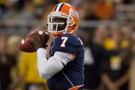 ST. LOUIS, MO - SEPTEMBER 5: Juice Williams #7 of the University of Illinois Fighting Illini passes the ball against the University of Missouri Tigers during the State Farm Arch Rivalry on September 5, 2009 at the Edward Jones Dome in St. Louis, Missouri.  The Tigers beat the Fighting Illini 37-9.  (Photo by Dilip Vishwanat/Getty Images)