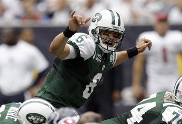 HOUSTON - SEPTEMBER 13:  Quarterback Mark Sanchez #6 of the New York Jets calls out the play from the line of scrimmage at Reliant Stadium on September 13, 2009 in Houston, Texas.  (Photo by Bob Levey/Getty Images)
