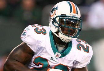 EAST RUTHERFORD, NJ - DECEMBER 28:   Ronnie Brown #23 of the Miami Dolphins in action against the New York Jets during their game on December 28, 2008 at Giants Stadium in East Rutherford, New Jersey.  (Photo by Al Bello/Getty Images)