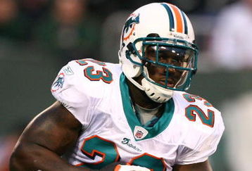 EAST RUTHERFORD, NJ - DECEMBER 28:   Ronnie Brown #23 of the Miami Dolphins in action against the New York Jets during their game on December 28, 2008 at Giants Stadium in East Rutherford, New Jersey.  (Photo by Al Bello/Getty Images)