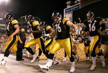 PITTSBURGH, PA - SEPTEMBER 10: Pittsburgh Steelers players run on the field during introductions prior to the game between the Tennessee Titans against the Pittsburgh Steelers at Heinz Field on September 10, 2009 in Pittsburgh, Pennsylvania. The Steelers defeated the Titans 13-10 in overtime. (Photo by Scott Boehm/Getty Images)
