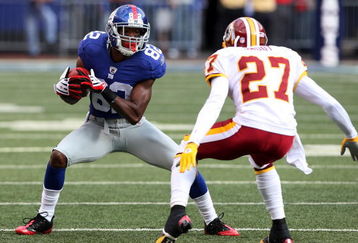 EAST RUTHERFORD, NJ - SEPTEMBER 13:  Mario Manningham #82 of the New York Giants eludes a tackle attempt from Fred Smoot #27 of the Washington Redskins enroute to a touchdown on September 13, 2009 at Giants Stadium in East Rutherford, New Jersey.  (Photo by Jim McIsaac/Getty Images)