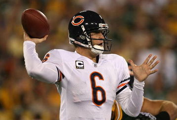 GREEN BAY, WI - SEPTEMBER 13: Jay Cutler #6 of the Chicago Bears passes the ball against the Green Bay Packers on September 13, 2009 at Lambeau Field in Green Bay, Wisconsin. (Photo by Jonathan Daniel/Getty Images)
