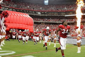 GLENDALE, AZ - SEPTEMBER 13:  Runningback Tim Hightower #34 of the Arizona Cardinals leads teammates onto the field prior to the NFL game against the San Francisco 49ers at the Universtity of Phoenix Stadium on September 13, 2009 in Glendale, Arizona. The 49ers defeated the Cardinals 20-16. (Photo by Christian Petersen/Getty Images)