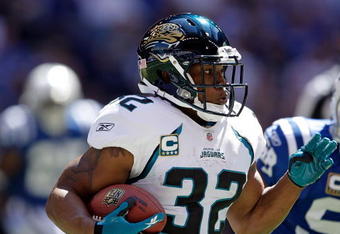 INDIANAPOLIS - SEPTEMBER 13: Maurice Jones-Drew #32 of the Jacksonville Jaguars runs with the ball during the game against the Indianapolis Colts  at Lucas Oil Stadium on September 13, 2009 in Indianapolis, Indiana.  (Photo by Andy Lyons/Getty Images)