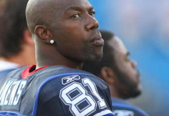 ORCHARD PARK, NY - SEPTEMBER 03:  Terrell Owens #81 of the Buffalo Bills stands on the sidelines during a  preseason game against the Detroit Lions at Ralph Wilson Stadium on September 3, 2009 in Orchard Park, New York.  (Photo by Rick Stewart/Getty Images)