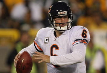 GREEN BAY, WI - SEPTEMBER 13: Jay Cutler #6 of the Chicago Bears looks for a receiver against the Green Bay Packers on September 13, 2009 at Lambeau Field in Green Bay, Wisconsin. The Packers defeated the Bears 21-15. (Photo by Jonathan Daniel/Getty Images)