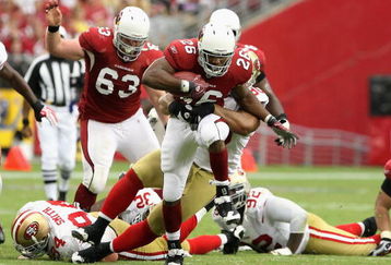 GLENDALE, AZ - SEPTEMBER 13:  Runningback Beanie Wells #26 of the Arizona Cardinals rushes with the football for 8 yards against the San Francisco 49ers during the NFL game at the Universtity of Phoenix Stadium on September 13, 2009 in Glendale, Arizona. The 49ers defeated the Cardinals 20-16. (Photo by Christian Petersen/Getty Images)