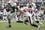 HOUSTON - SEPTEMBER 13:  Running back Thomas Jones #20 of the New York Jets eludes free safety John Busing #40 of the Houston Texans as he scores on a 38 yard run in the fourth quarter at Reliant Stadium on September 13, 2009 in Houston, Texas.  (Photo by Bob Levey/Getty Images)