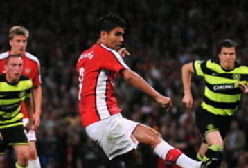 LONDON, ENGLAND - AUGUST 26:  Eduardo of Arsenal scores the opening goal from the penalty spot during the UEFA Champions League 2nd qualifying round 2nd leg match between Arsenal and Celtic at the Emirates Stadium on August 26, 2009 in London, England.  (Photo by Shaun Botterill/Getty Images)