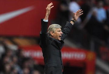 MANCHESTER, ENGLAND - AUGUST 29:  Arsenal Manager Arsene Wenger reacts during the Barclays Premier League match between Manchester United and Arsenal at Old Trafford on August 29, 2009 in Manchester, England.  (Photo by Laurence Griffiths/Getty Images)